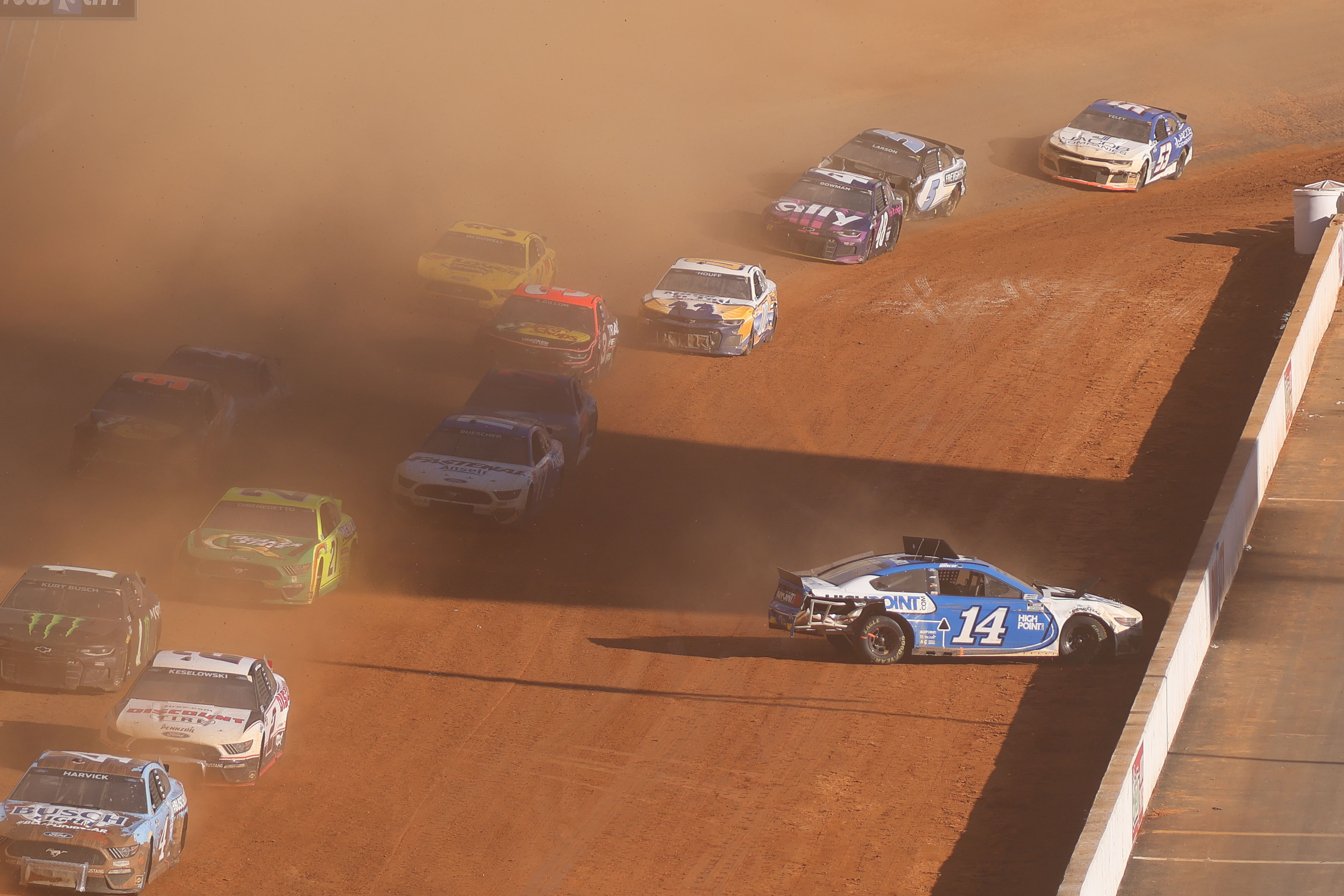 Chase Briscoe (14) crashes in the 2021 Food City Dirt Race at Bristol. Source: Imagn
